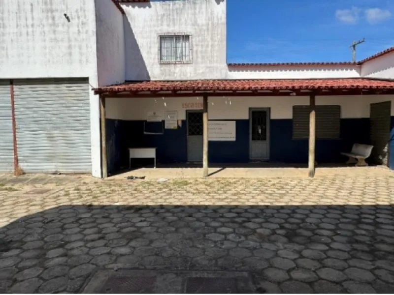 Comercial em leilão