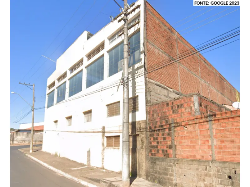 Comercial em leilão