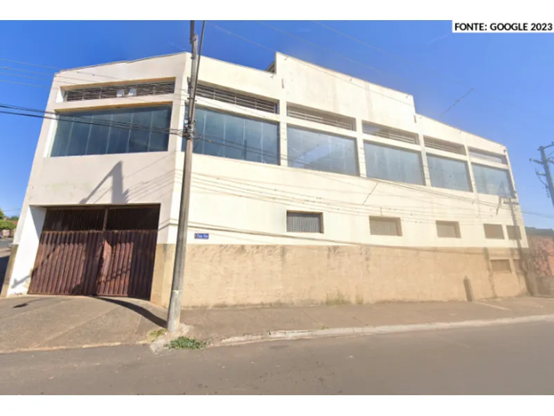 Comercial em leilão