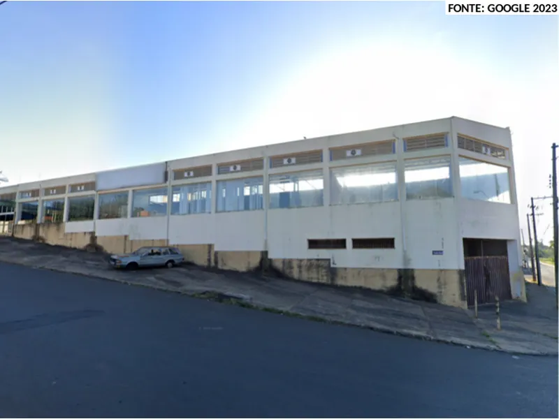 Comercial em leilão