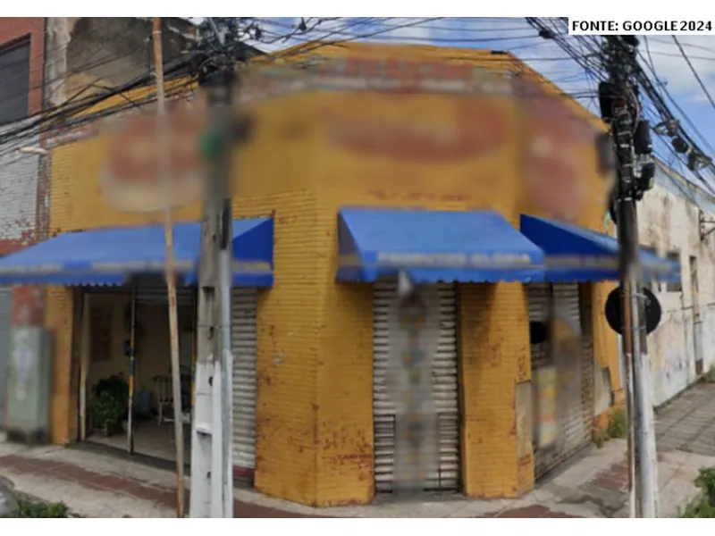 Comercial em leilão