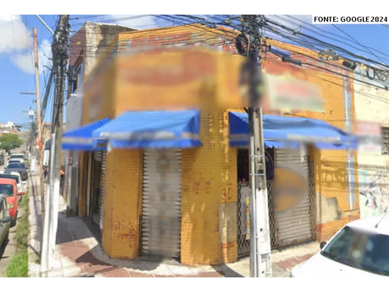 Comercial em leilão