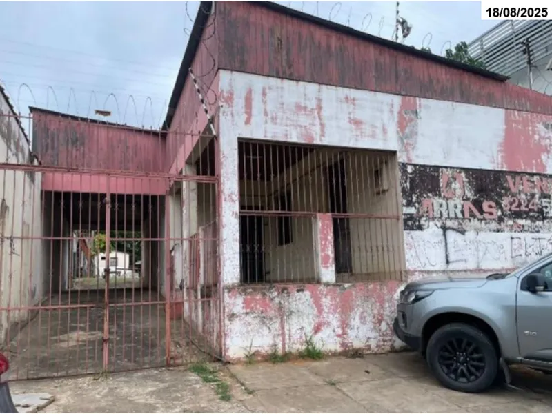 Comercial em leilão