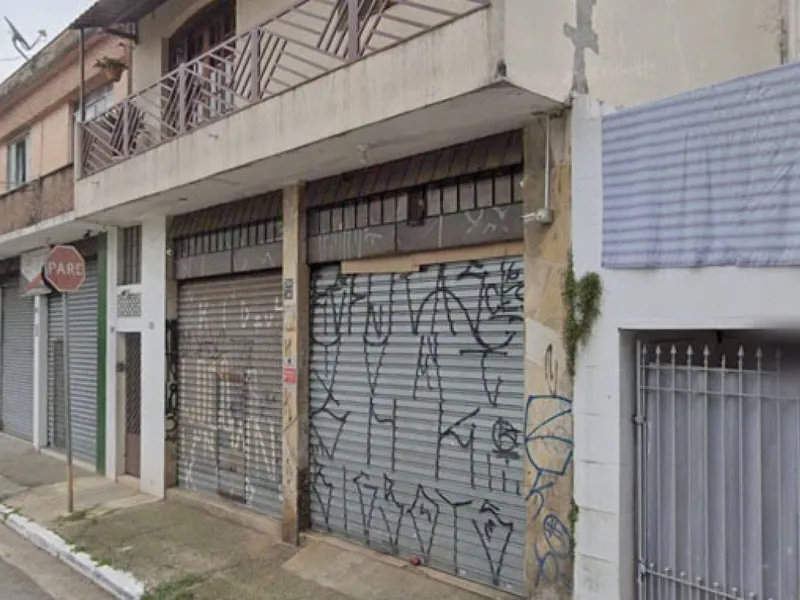 Comercial em leilão