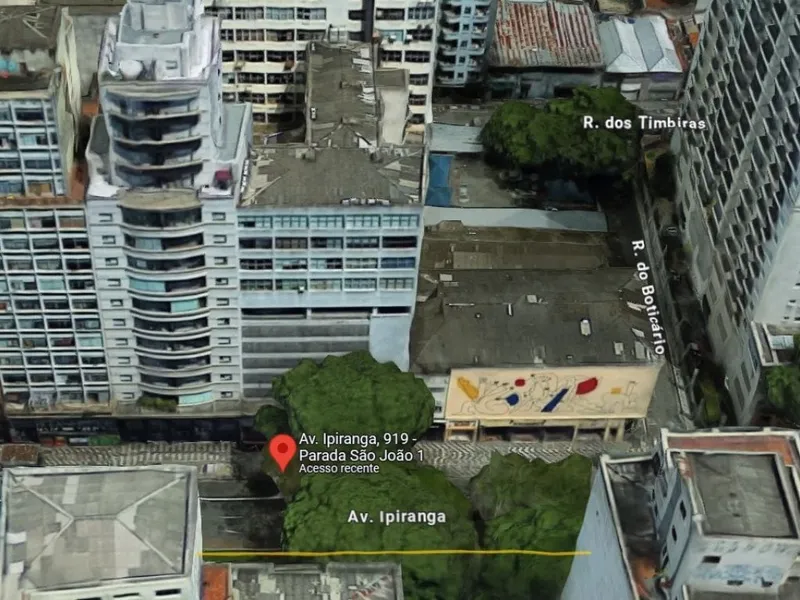 Comercial em leilão