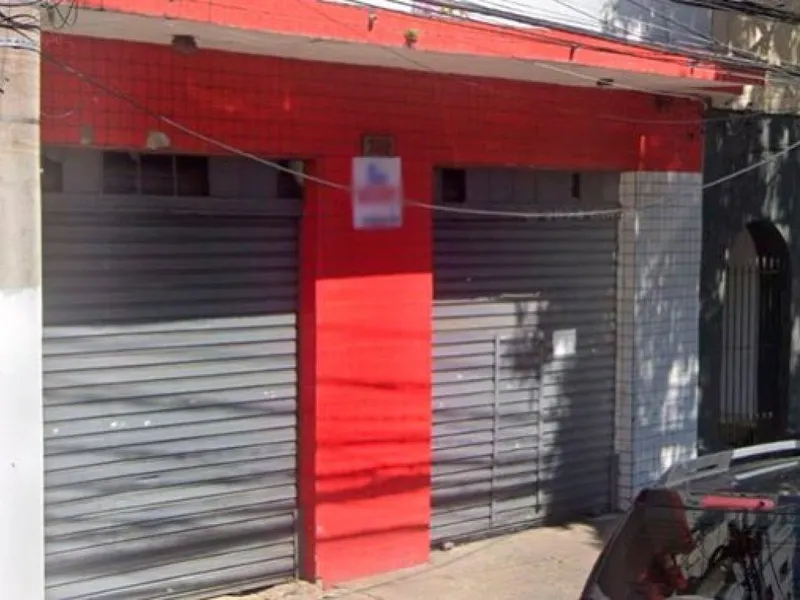 Comercial em leilão