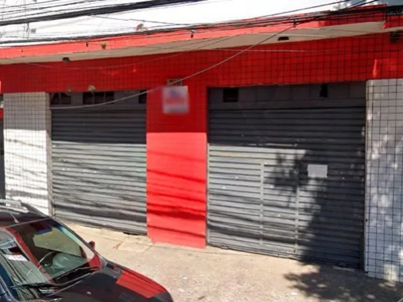 Comercial em leilão