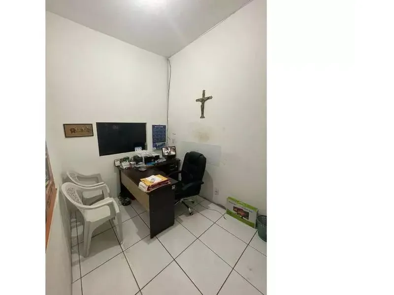 Comercial em leilão