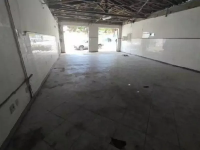 Comercial em leilão