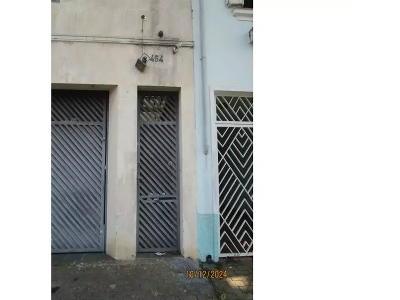 Comercial em leilão