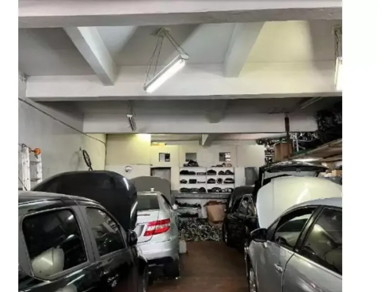 Comercial em leilão