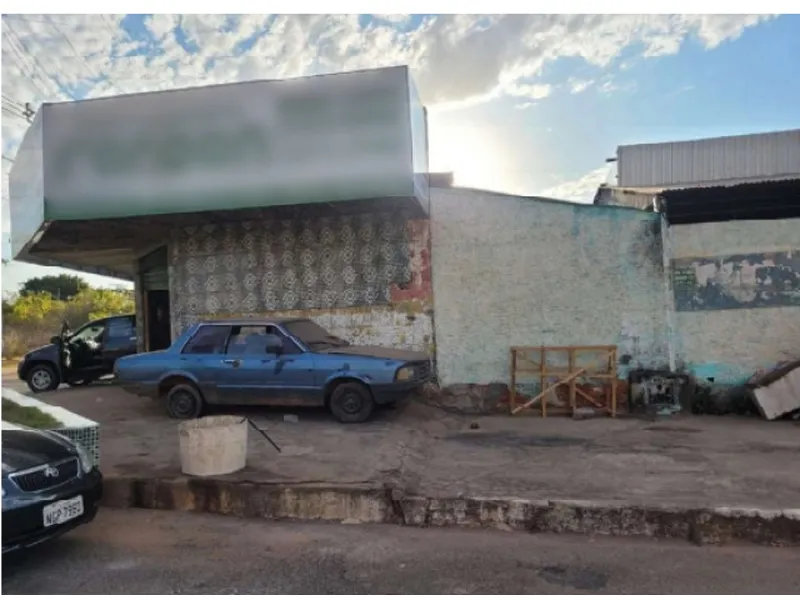 Comercial em leilão