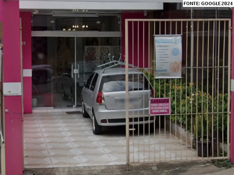 Comercial em leilão