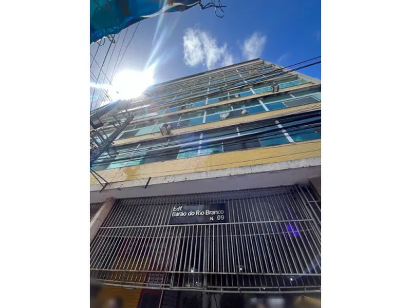 Comercial em leilão