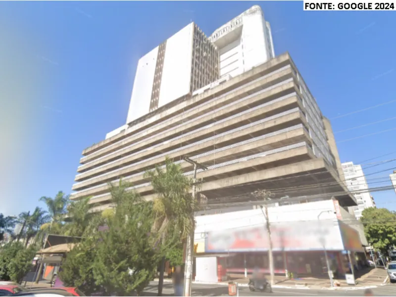 Comercial em leilão