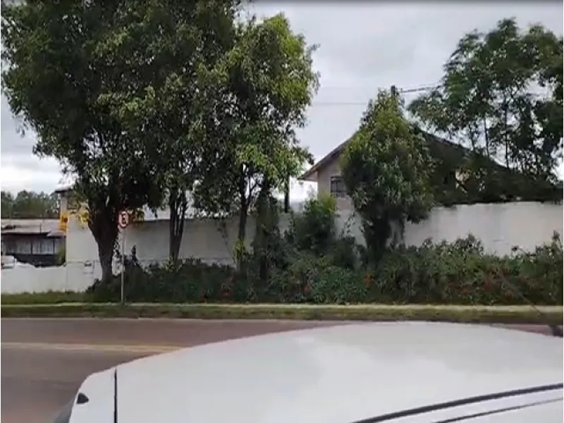 Comercial em leilão