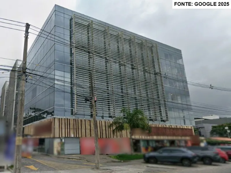 Comercial em leilão