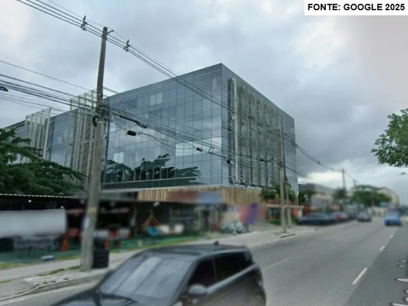 Comercial em leilão