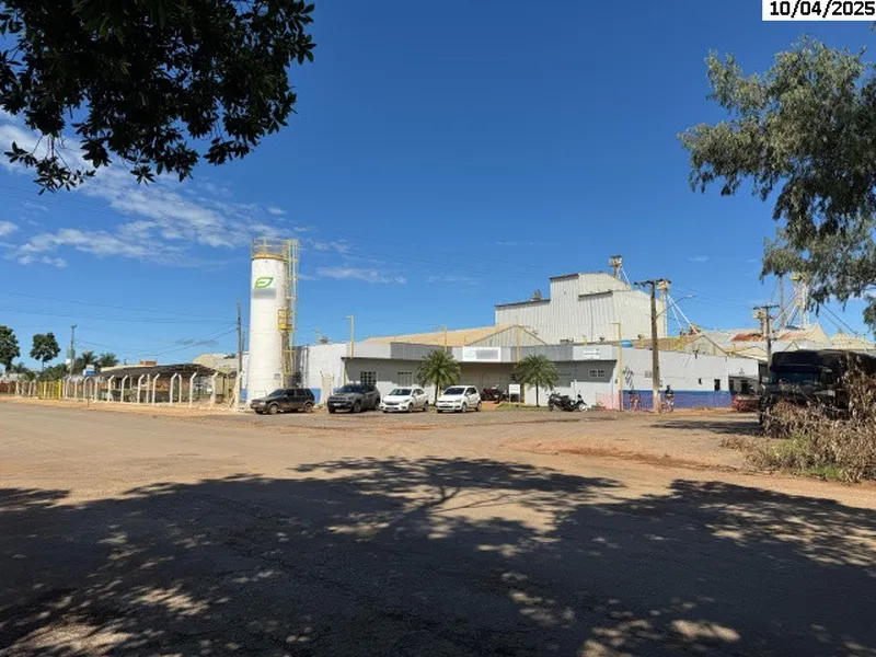 Comercial em leilão