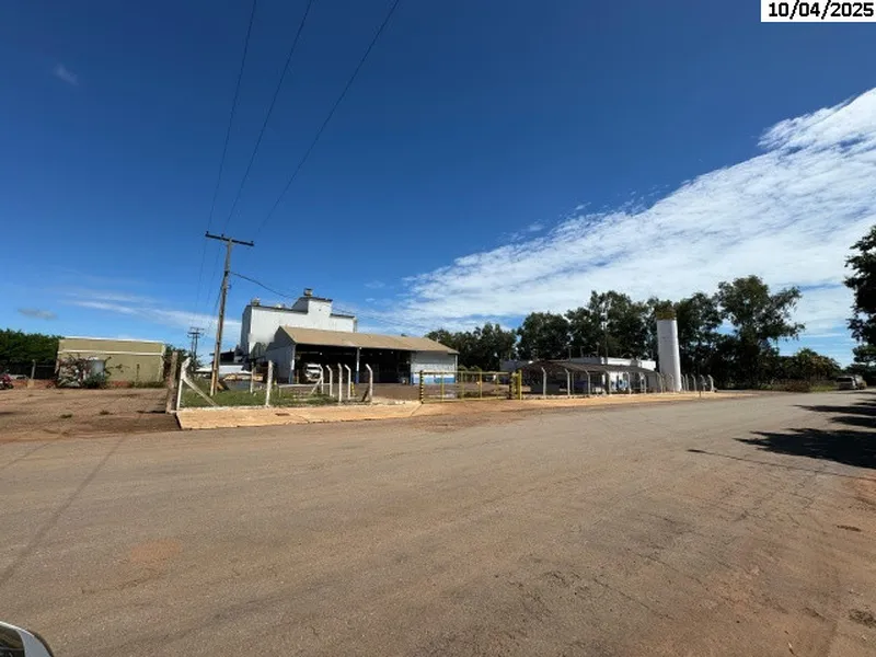 Comercial em leilão