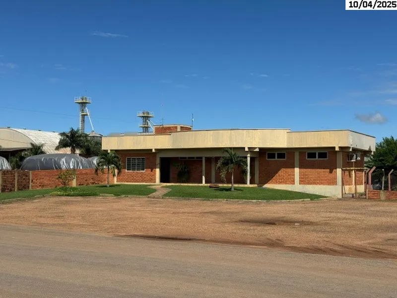 Comercial em leilão