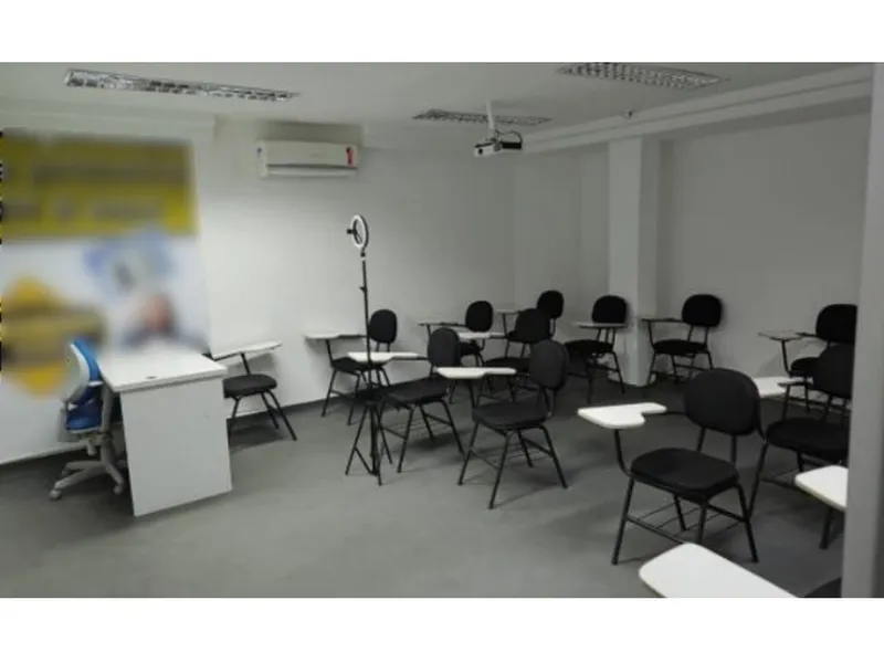 Comercial em leilão