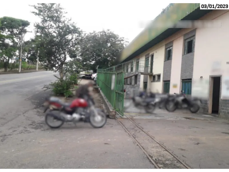 Comercial em leilão