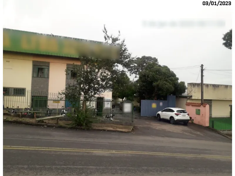 Comercial em leilão