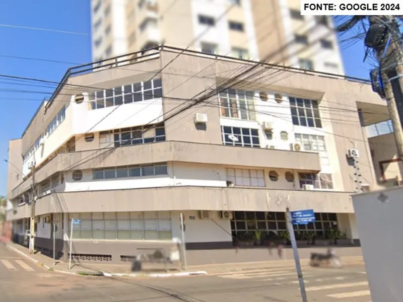 Comercial em leilão