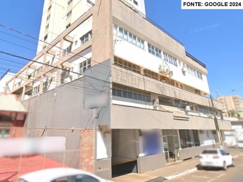 Comercial em leilão