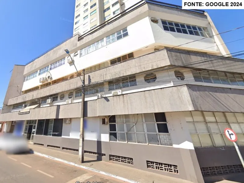 Comercial em leilão