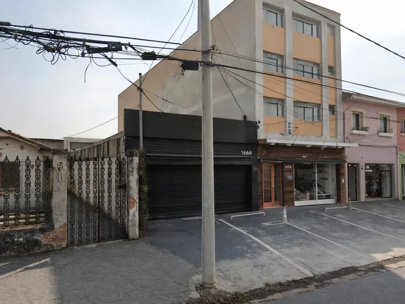 Comercial em leilão