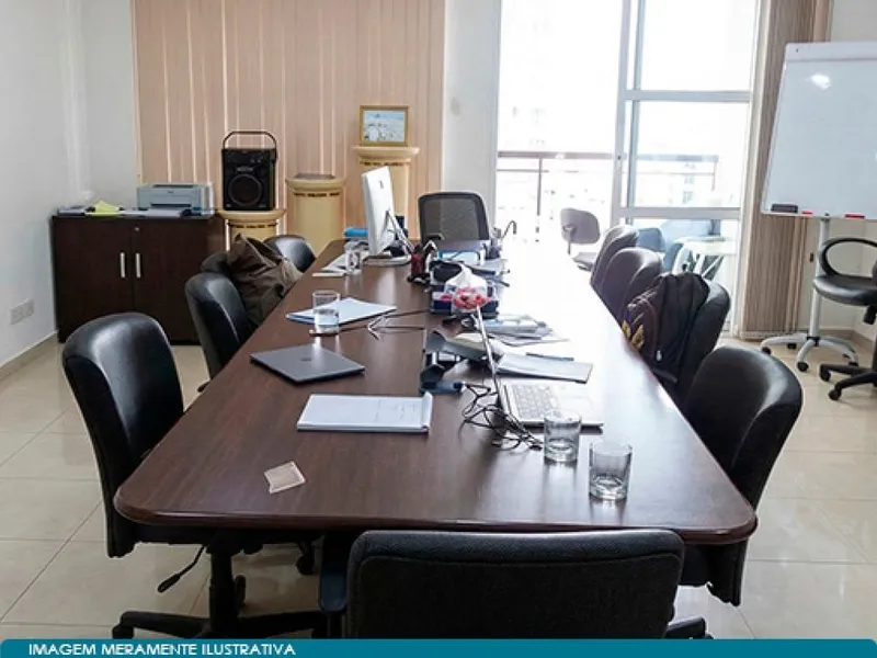 Comercial em leilão