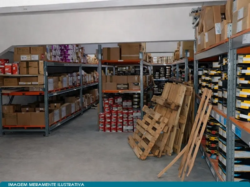 Comercial em leilão