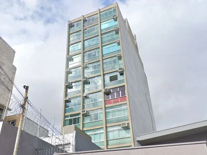 Comercial em leilão