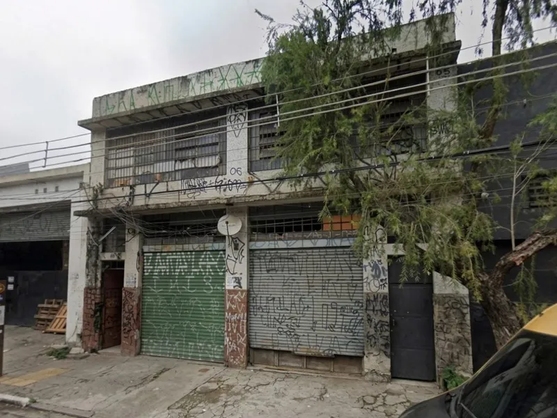 Comercial em leilão