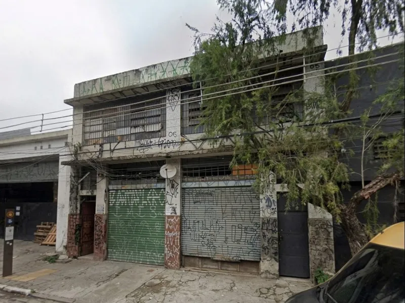 Comercial em leilão