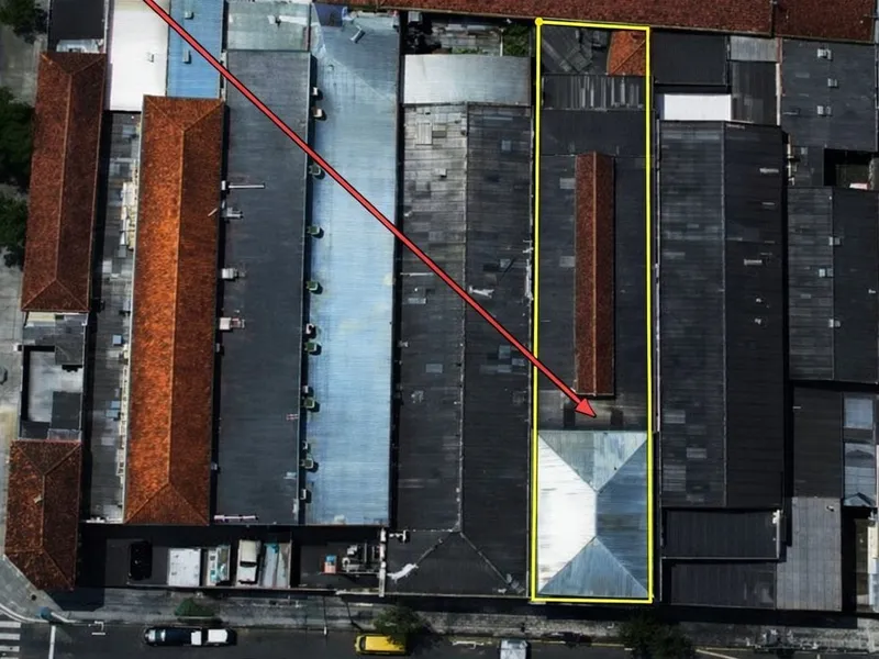 Comercial em leilão