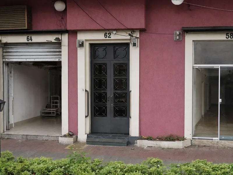 Comercial em leilão