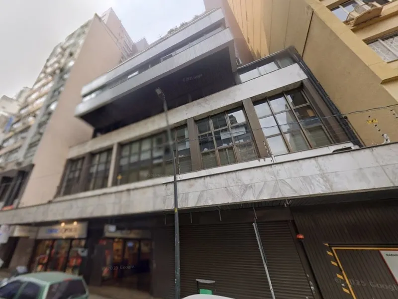 Comercial em leilão