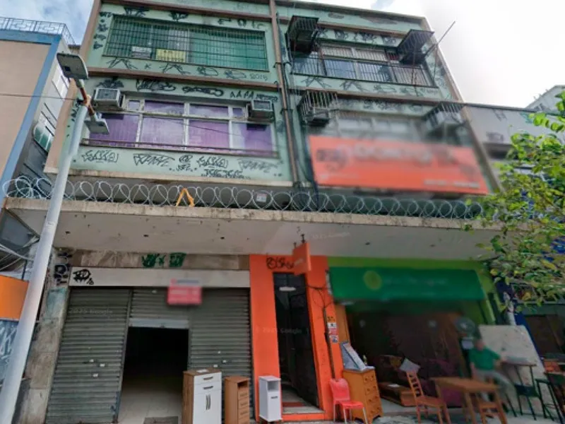 Comercial em leilão