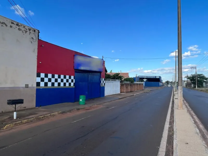 Comercial em leilão