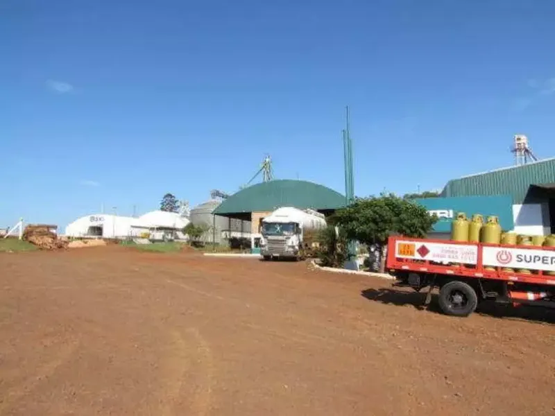 Comercial em leilão