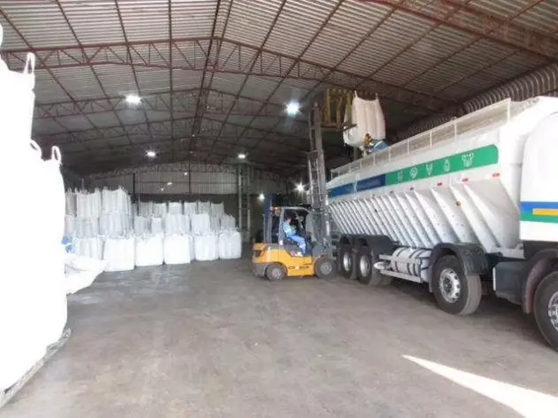 Comercial em leilão