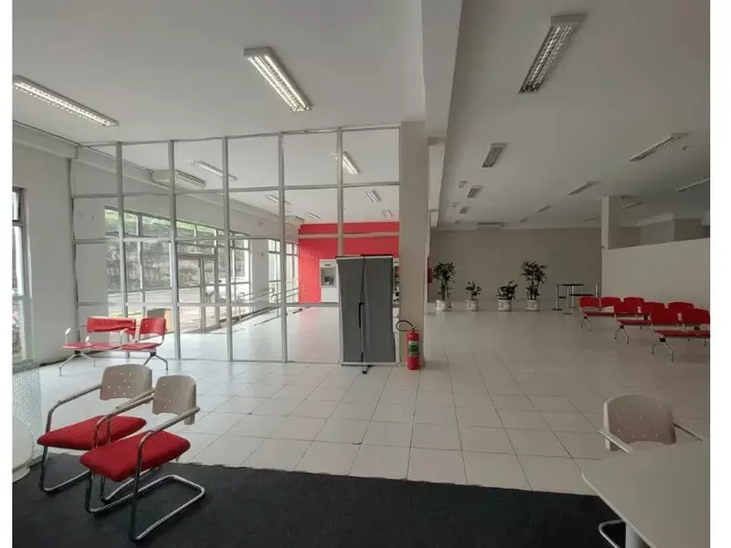 Comercial em leilão