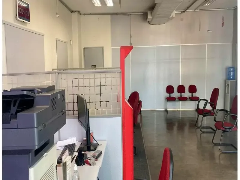 Comercial em leilão