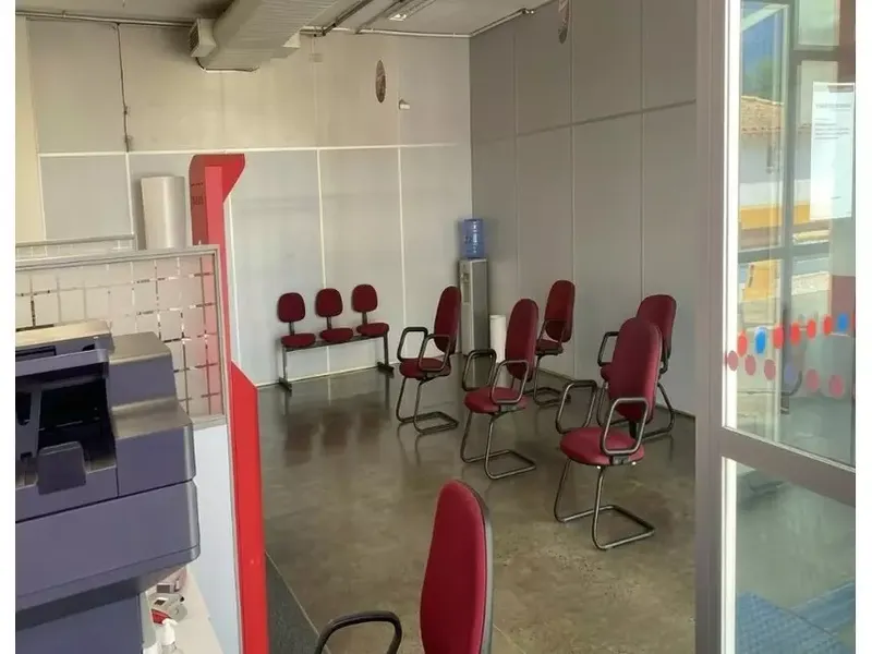 Comercial em leilão