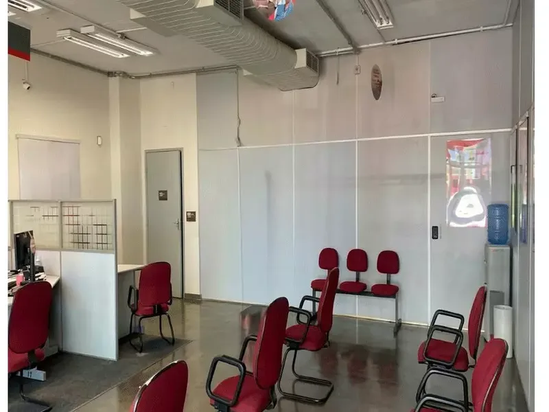 Comercial em leilão