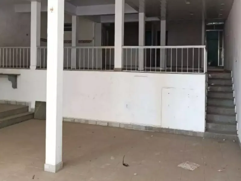 Comercial em leilão