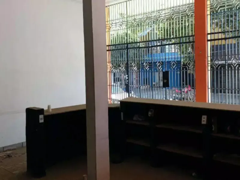 Comercial em leilão